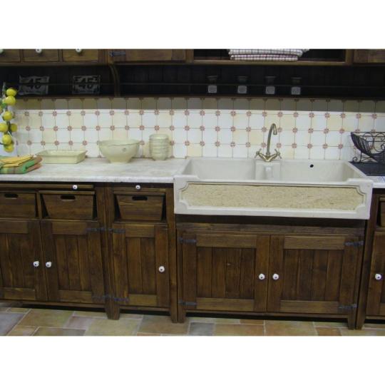 country kuchynsky nabytok umely kamen dvojity umyvadlo pieskova bezova svetla vapencovy kamen mediteransky dvojkomorovy dvojity med mosadz bateria kuchyna.jpg